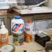 Mentre un altare in marmo policromo  nascosto da attrezzi da lavoro, cavalletti, pittura e pennelli 
